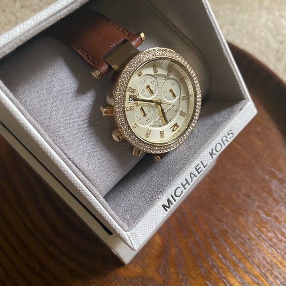 Michael Kors Watch (Very good condition-Never used after purchase) - Picture 3 of 8